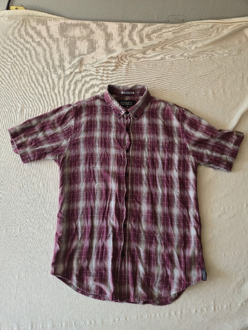Ezekiel Men's Medium Short Sleeve Button-Up Plaid Shirt